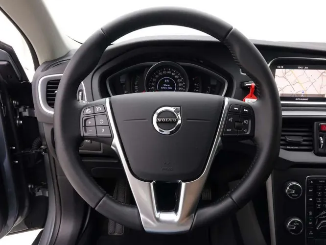 Volvo V40 2.0 D2 Black Edition + GPS + LED Lights Image 10